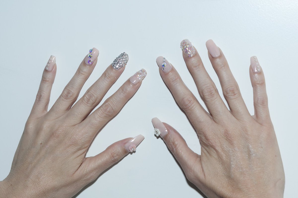 SandraMae64's tweet photo. Just did my daughters nails with a little bling! #AuburnCA #nails #rhinestones #pearls https://t.co/hgsMasCmiB