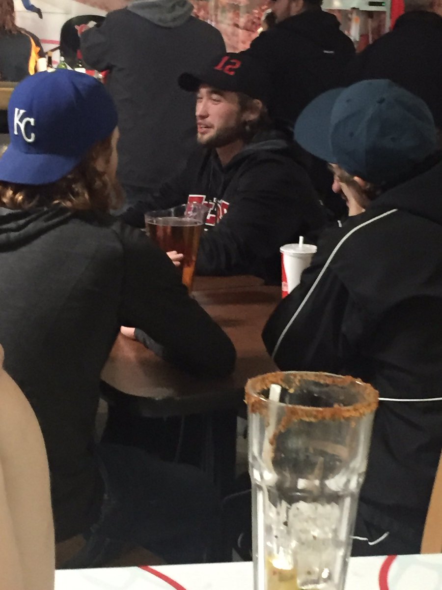 boner8815's tweet photo. @NotSanko @LeamFlyers What a team player, having a beer while his team try's to stay in the playoffs. #2games 👅 https://t.co/I51uGyv58u
