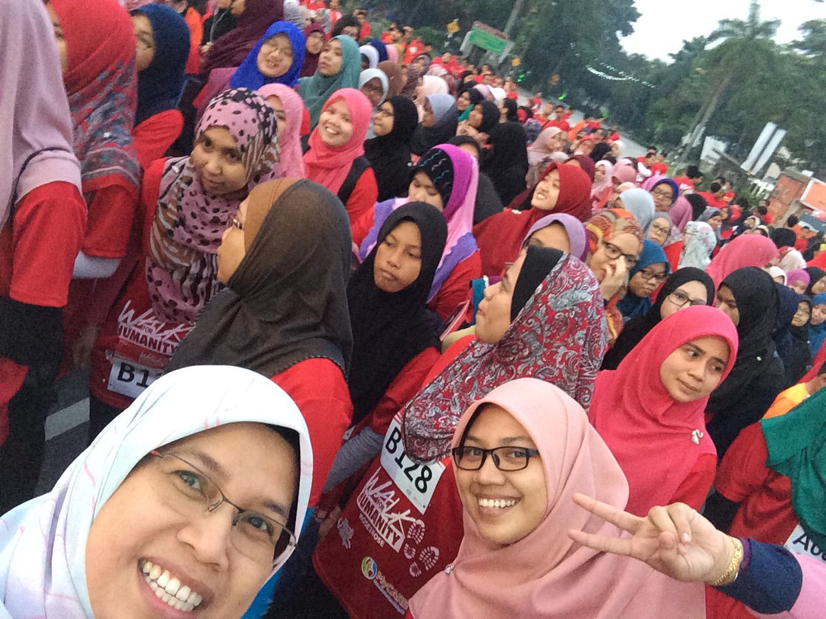 Rodziah_Ismail's tweet photo. Walk for humanity... Bersama ribuan pencinta keamanan &amp; kemanusiaan. Ydp ikram selangor pun join. Caya. https://t.co/x8zblZjIwj