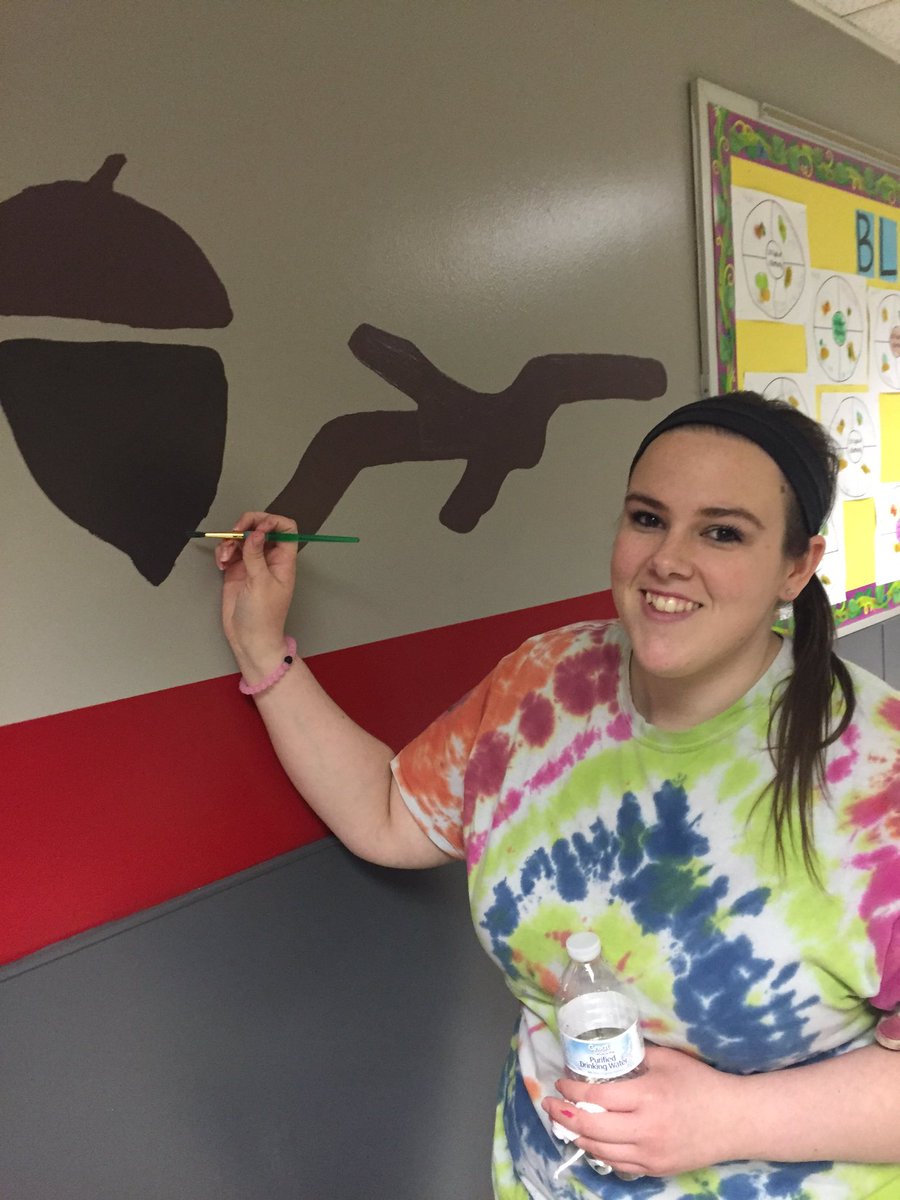 UIndySEA's tweet image. Some of the UIndy girls helping paint the stenciled objects in the hallway! #O2T2016 #uindysea #uindy