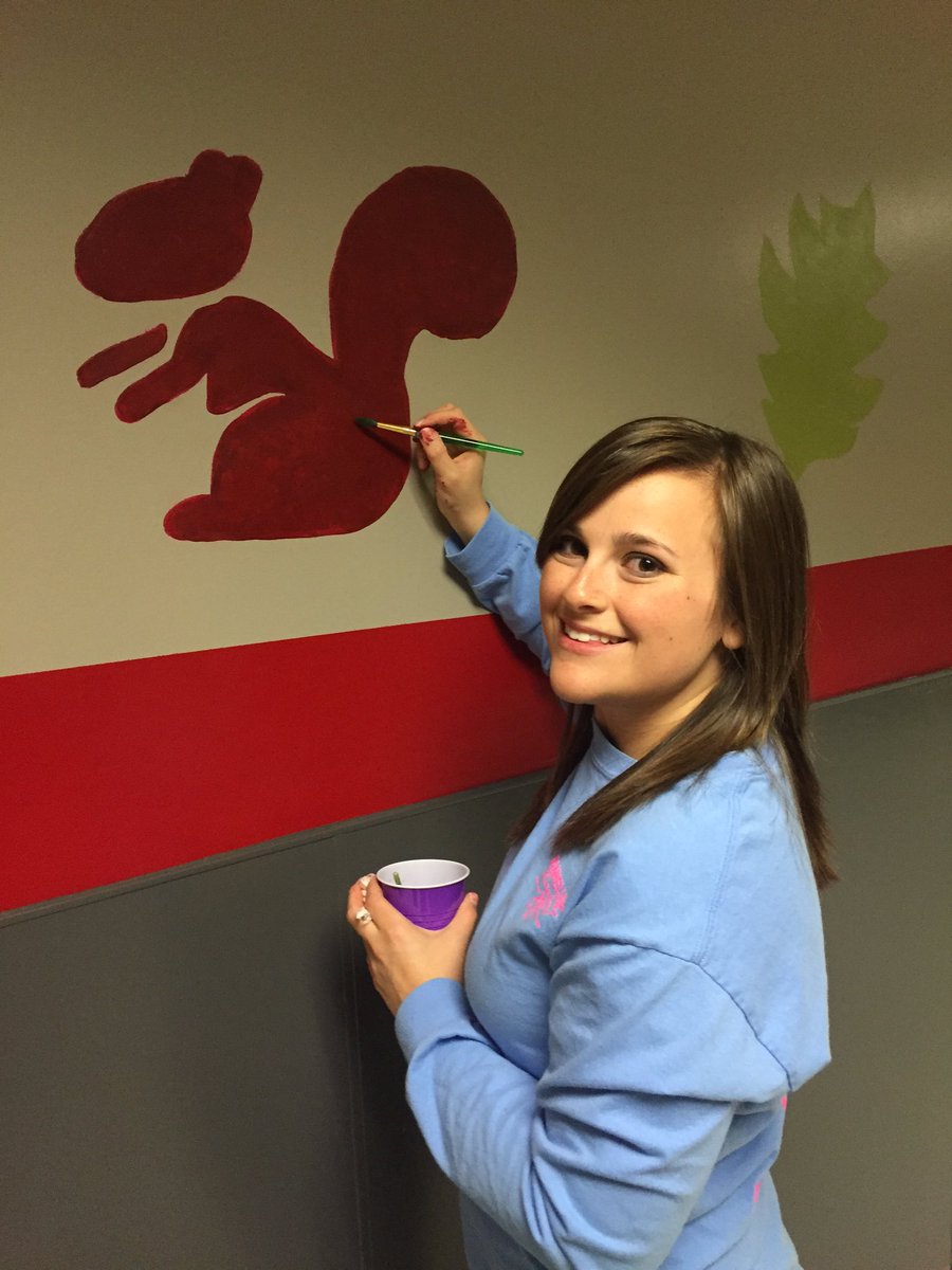 UIndySEA's tweet image. Some of the UIndy girls helping paint the stenciled objects in the hallway! #O2T2016 #uindysea #uindy
