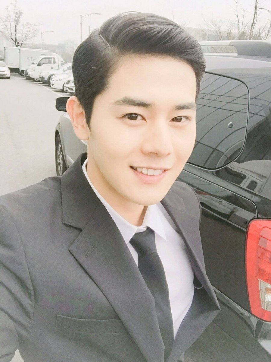 ZEA_9's tweet photo. [동준] 제아스 여러분들 위해 동준이에게서 셀카가 도착했습니다!! 봄 햇살처럼 예쁜 미소의 #동준 이 보시고 즐거운 일요일 보내세요♥ https://t.co/5pnkDQP7re