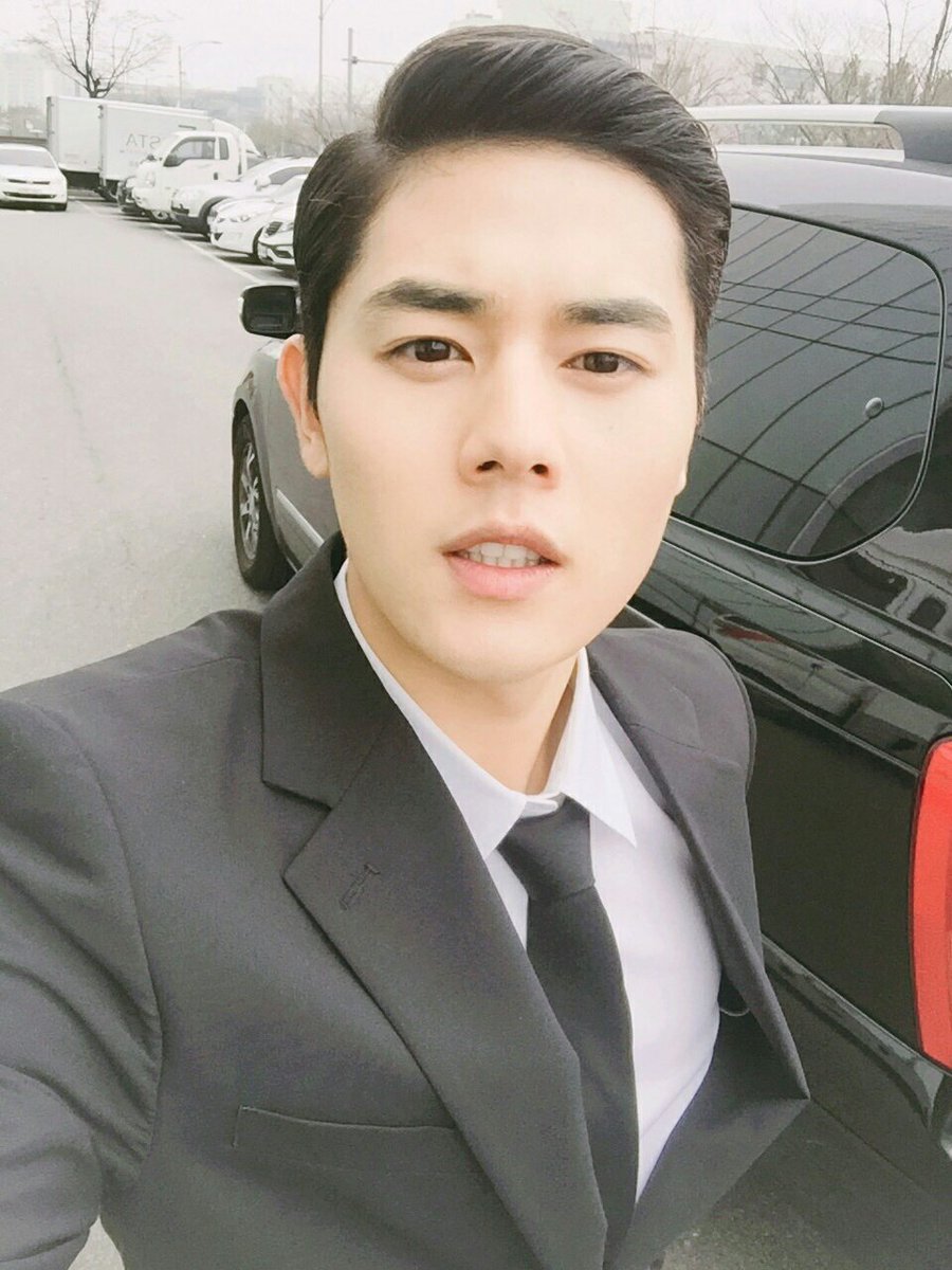 ZEA_9's tweet photo. [동준] 제아스 여러분들 위해 동준이에게서 셀카가 도착했습니다!! 봄 햇살처럼 예쁜 미소의 #동준 이 보시고 즐거운 일요일 보내세요♥ https://t.co/5pnkDQP7re