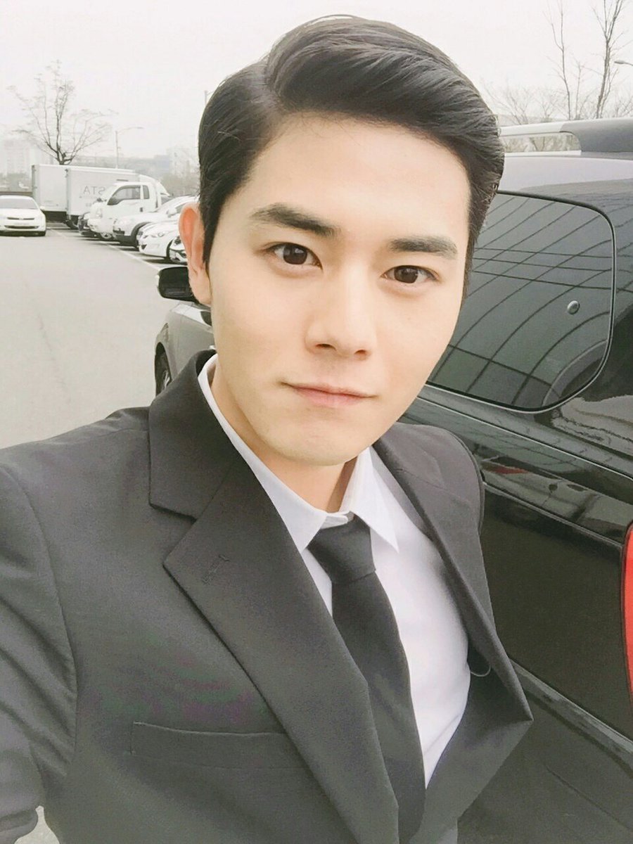 ZEA_9's tweet photo. [동준] 제아스 여러분들 위해 동준이에게서 셀카가 도착했습니다!! 봄 햇살처럼 예쁜 미소의 #동준 이 보시고 즐거운 일요일 보내세요♥ https://t.co/5pnkDQP7re