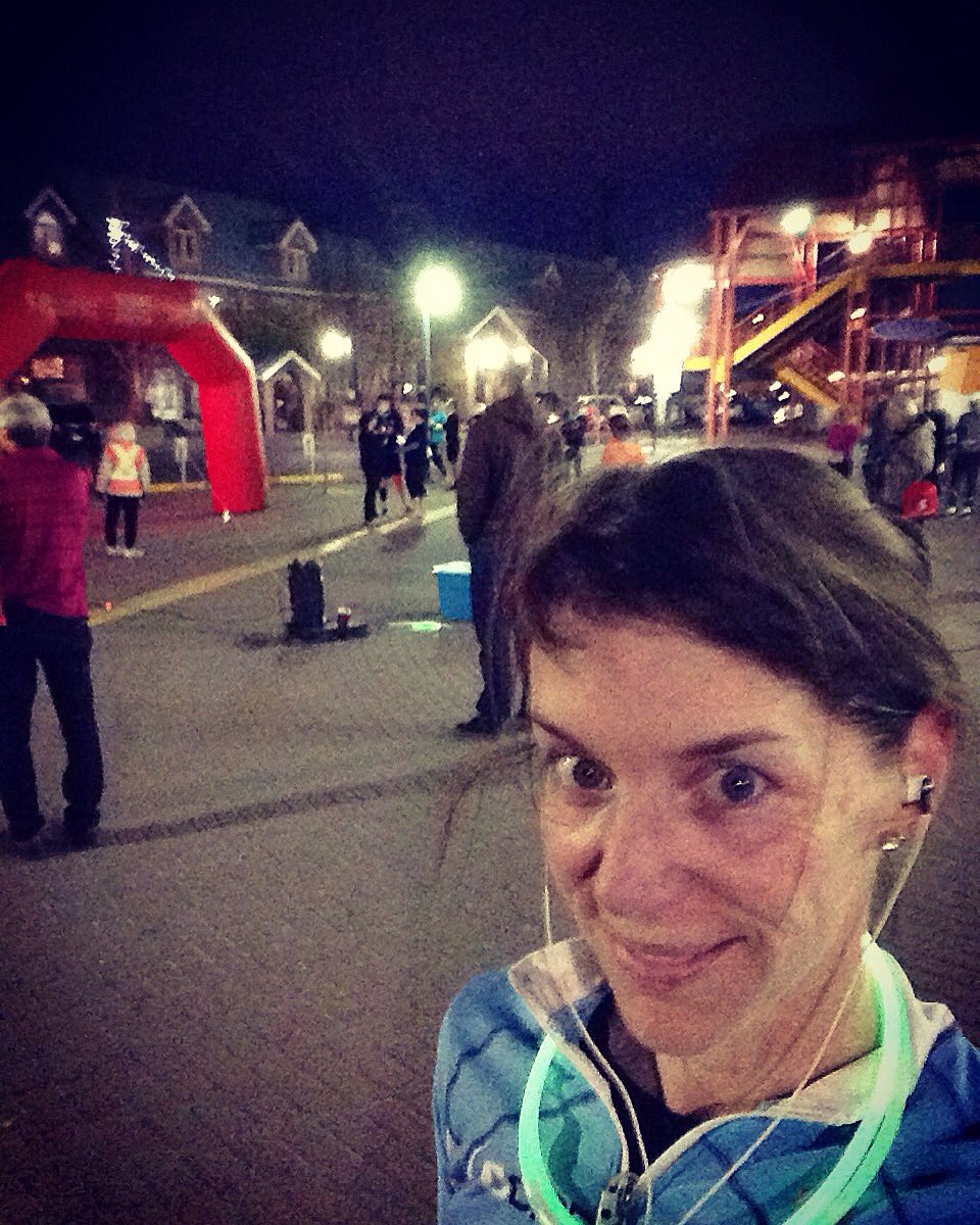 KimMcNeilWriter's tweet photo. It was a great night to #run in @LightItUpYYC in support of those with cancer. #lightitupcalgary @WellspringYYC #yyc https://t.co/6l2N5GqtxJ