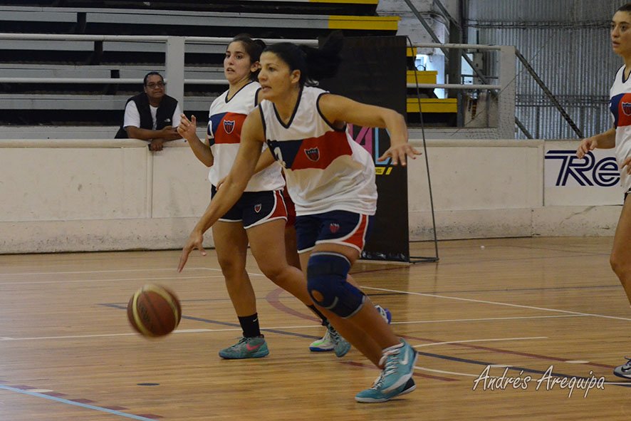 Gabiherrera1's tweet photo. Siempre en vigencia @caro1414sanch en #dos14 el torneo de basquet de Mendoza https://t.co/m62rlAGELW