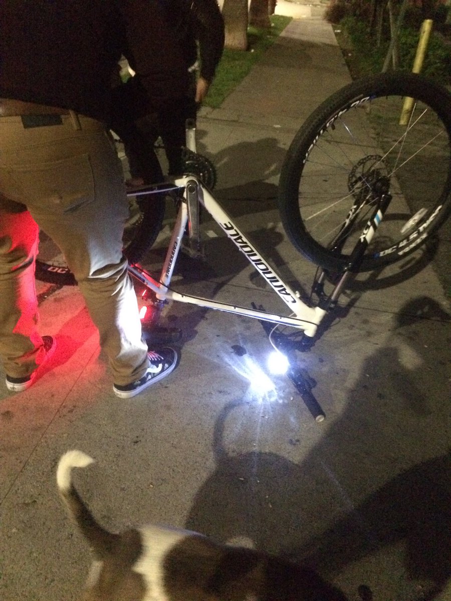 A #stolenbike perhaps?The "owner" didn't know how to put the chain on #bikela #bikes #cannondale