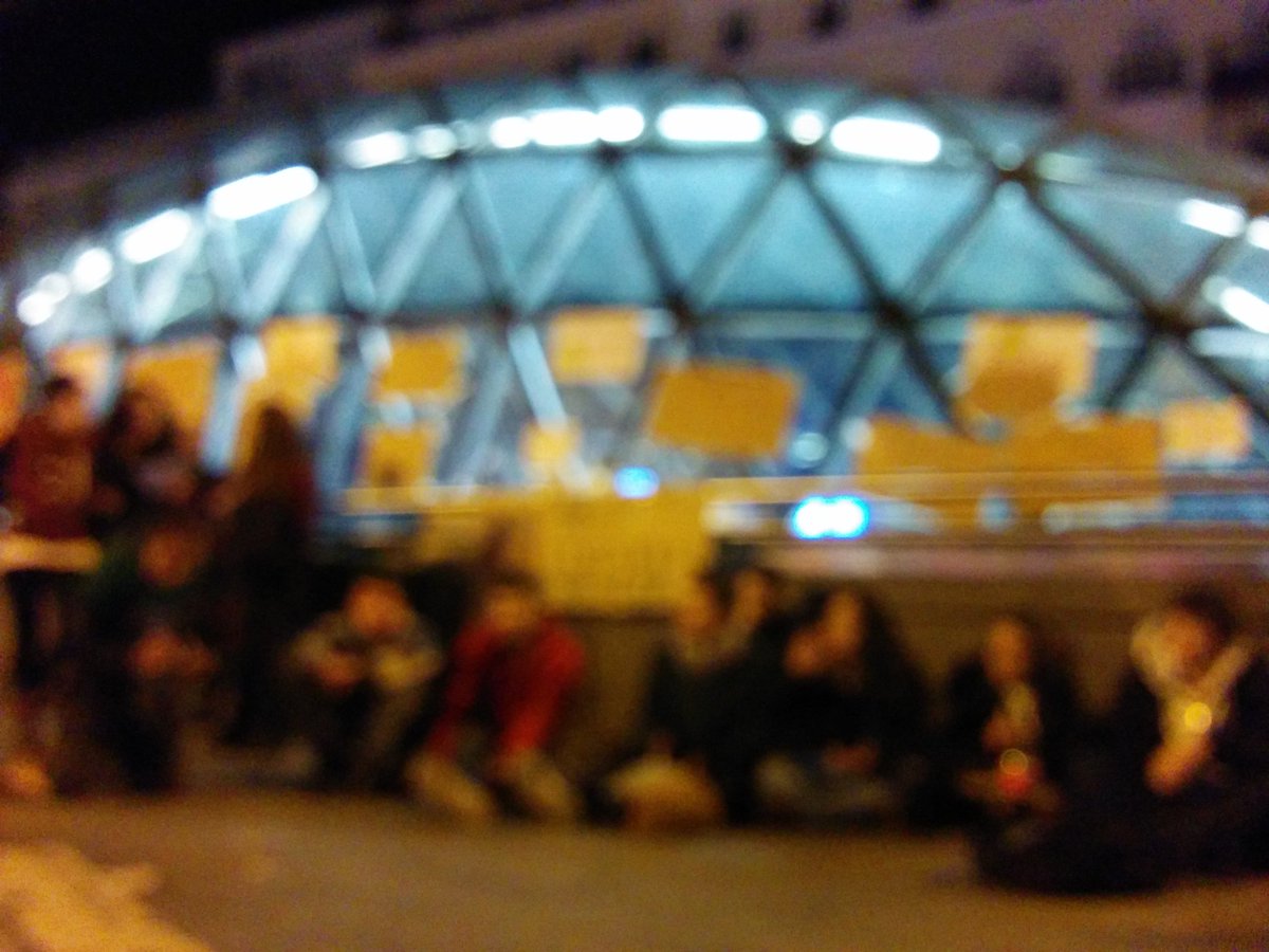 NuitDeboutMad's tweet photo. El mundo o nada #SolEnPie https://t.co/xYVotZXCPg