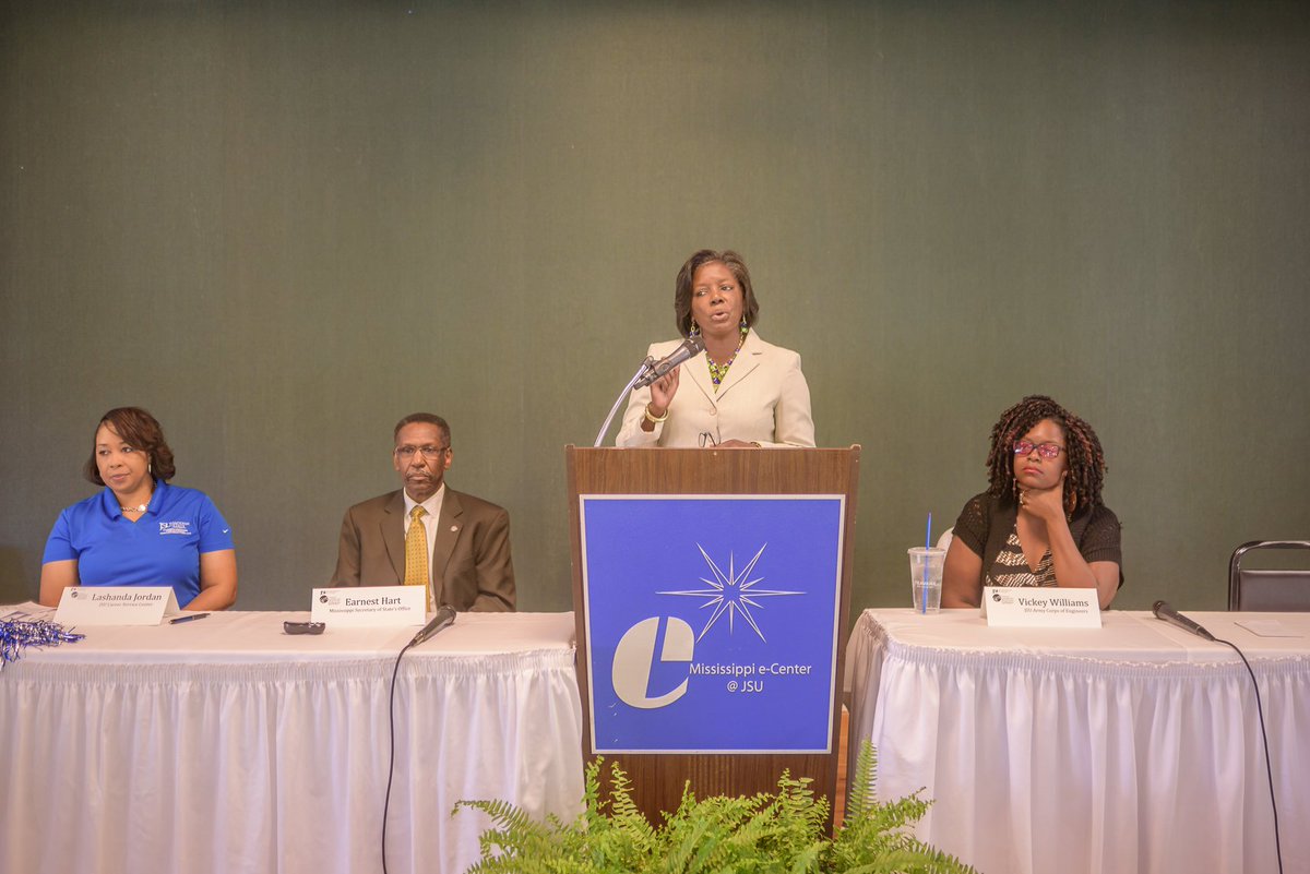 thecoolprof1's tweet image. Professor Jackson addressing the audience at #SJMSConference2016