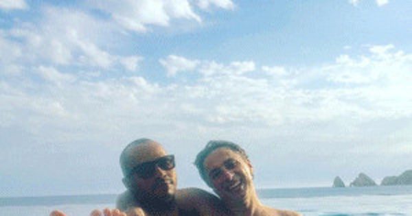 zesty_celebrity's tweet photo. #ZachBraffs Birthday Weekend With Scrubs Co-Star #DonaldFaison Is Just #WhatTh... https://t.co/lDcuX4CnwG #Celebrity https://t.co/g6dys3pwXf