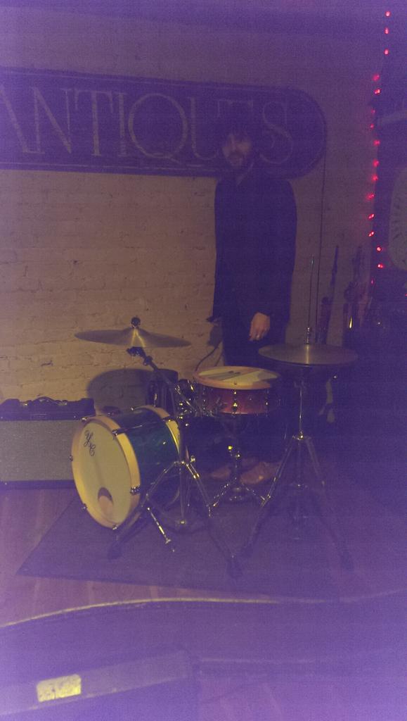 At <a href="/thelocaltoronto/">The Local</a> on #Roncesvalles w/ the Del Fi's tonight 9-12