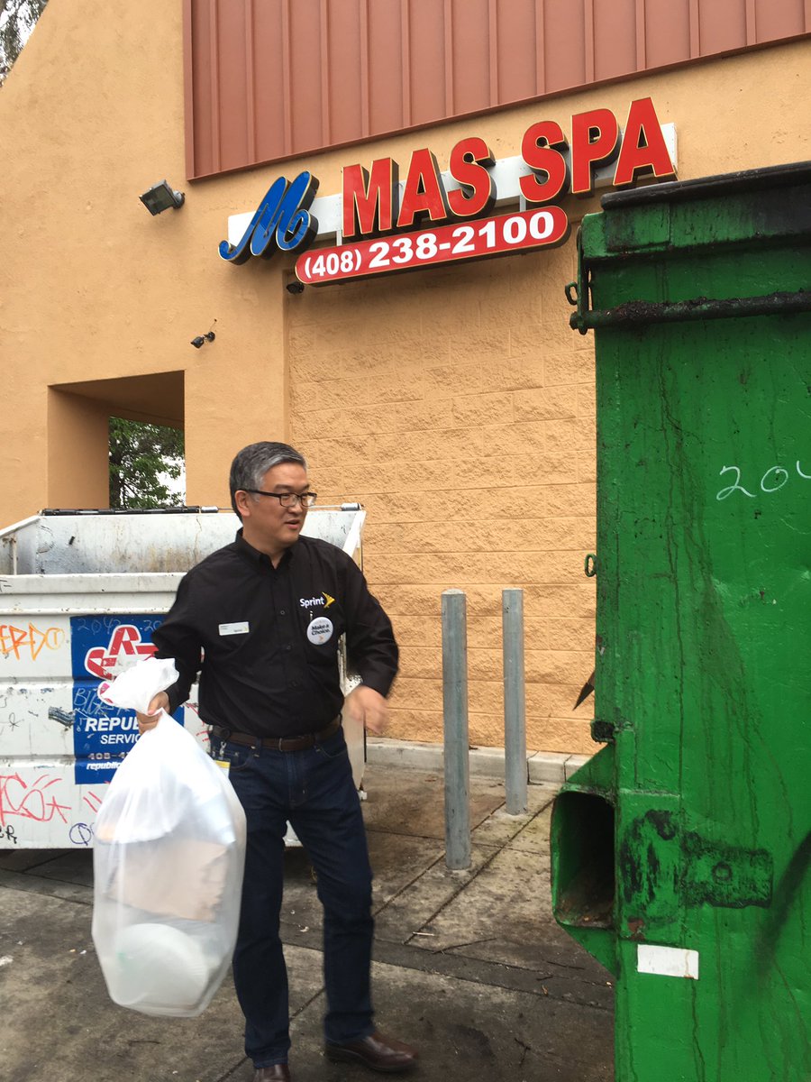 edse4786's tweet photo. @suehyun_chung helping us today on the front line. Thank you ! Not many would do the same.@marceloclaure💛💛💛 https://t.co/tDLGJXnjlf