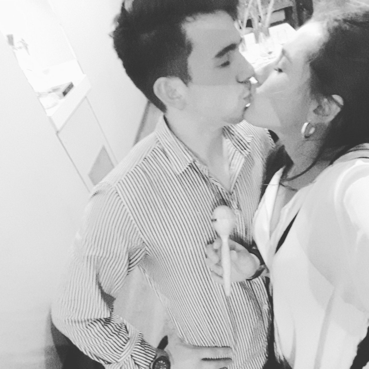 CGFitandHealth's tweet photo. #kiss kissie timeeeee we never miss that out! #mondayiscoming #fitness #couplegoals https://t.co/U2QqVwdR08