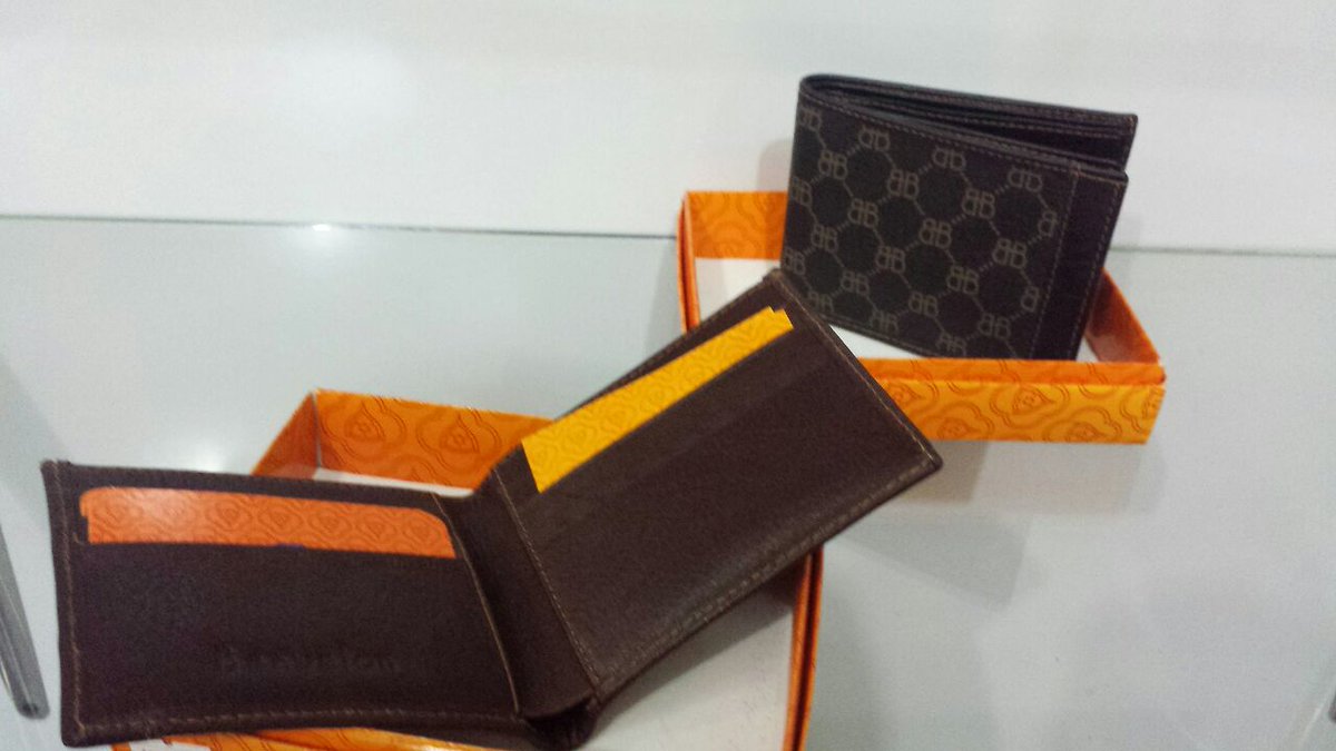 axor_m's tweet photo. Billetera 
Color marron
#Benyelan #moda #estilo
#axormcboutique https://t.co/EJ4t99Mern