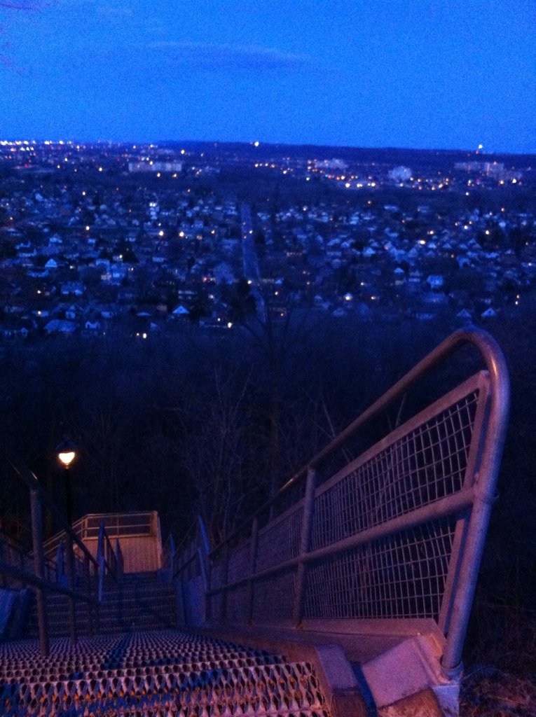 JNZuk's tweet photo. Climbed the @KenilworthStair for the first time ever tonight. Home now with #legsofjelly. https://t.co/9lwWSpleJ3