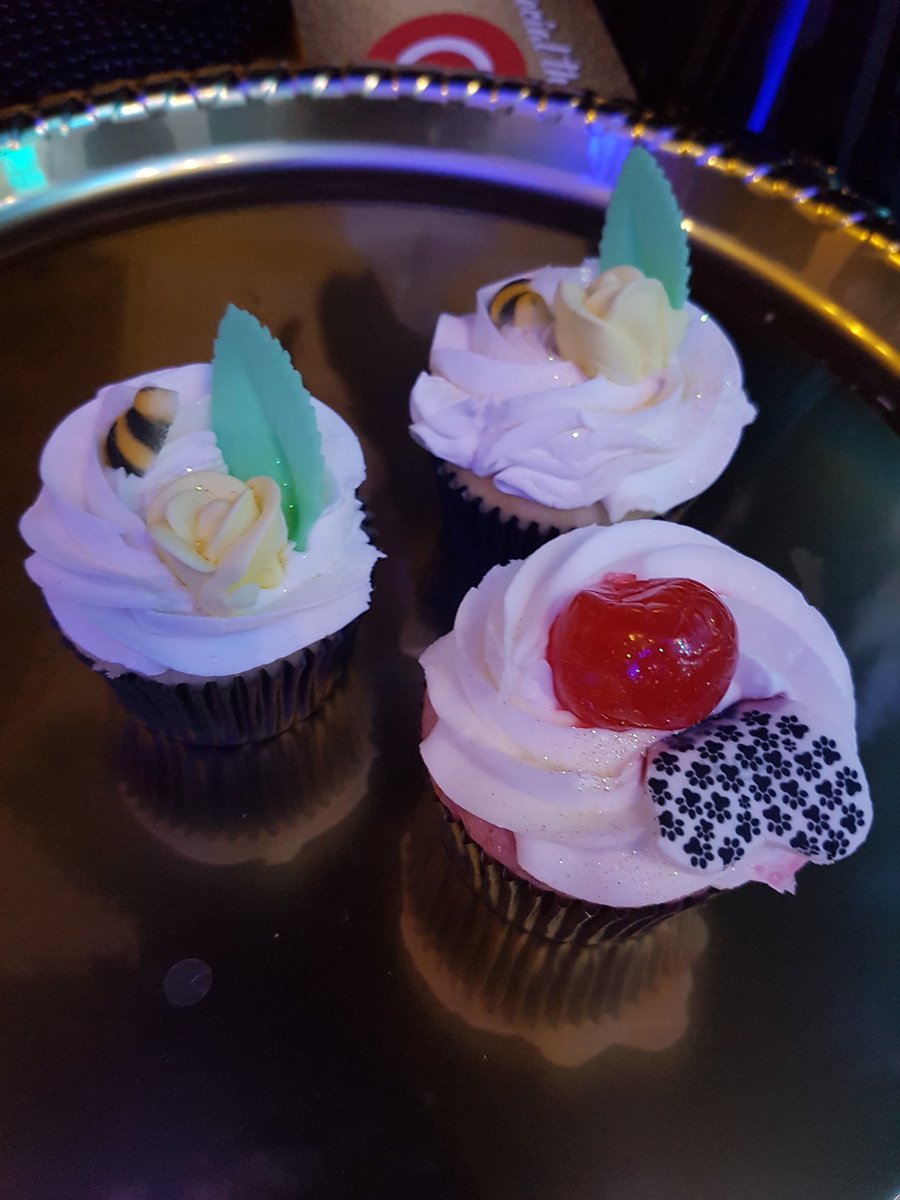 bordercitybites's tweet photo. Enjoying an evening at @watersedgewin for #windsorhumane society #wiskersandtails2016 gala! https://t.co/7T3csjdrFL