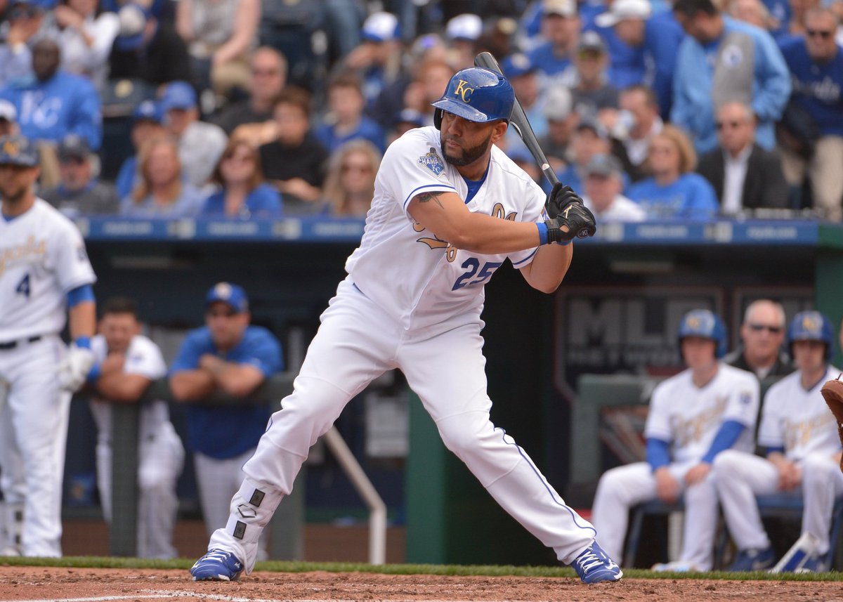 TheFan965's tweet photo. Kendrys Morales smashes the #Royals' 3rd HR of the night, KC leads 5-0 in the 6th https://t.co/QSjprOnnsP