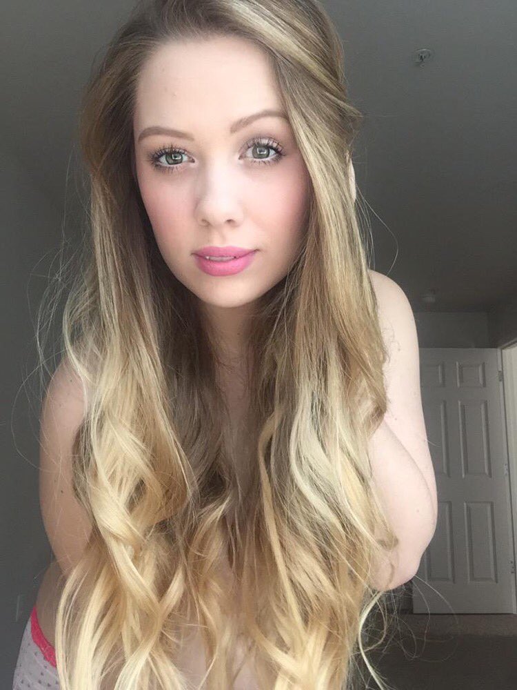 SexyLThings's tweet photo. @TheBellaPorsche Is made of 
💛BEAUTY💛  and  🔥LUST🔥  and a little bit of ✨PIXIE DUST✨ https://t.co/S6ZDUyesOh