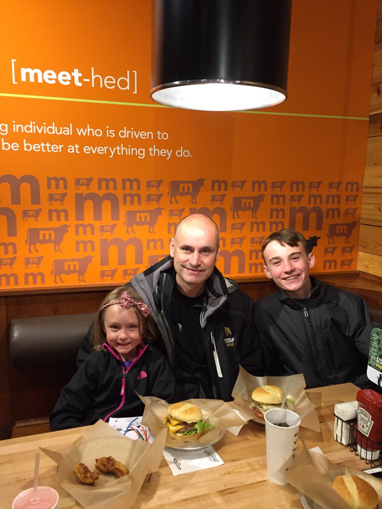 amycostello69's tweet photo. Team Costello battled it out at @EatAtMeatheads for the @Purduecalsports burger challenge. 2 wild things to 1 dude! https://t.co/J2jguEe7Uh