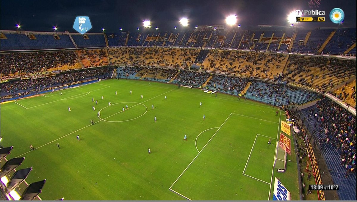 elemonumental's tweet photo. A los que hablan de tribunas vacías, tienen razón: en estadios vacíos podremos imitarlos pero igualarlos jamás! https://t.co/KHCnTVkgwy