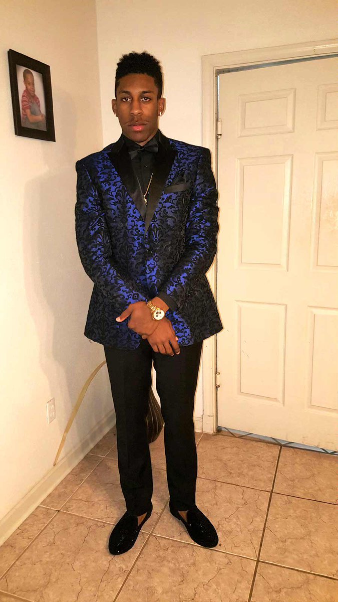 n_geeee7's tweet photo. I look like I been ballin cuz I'm really ballin !😏💯 #McMainProm #prom2k16 https://t.co/UxvbSCYp4w