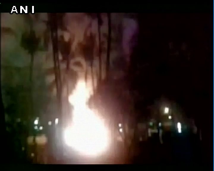 Kerala temple fire leaves scores dead after stray firework sparks blasts  CfpR3GoUIAE_IM0