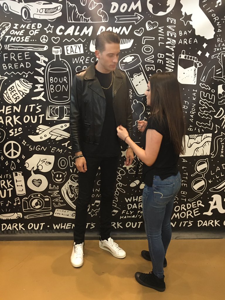 onyxmoon_333's tweet image. Part 2! 😘✌🏼️ I love him &amp;amp; this picture 😍❤️ #whenitsdarkout #geazyvip