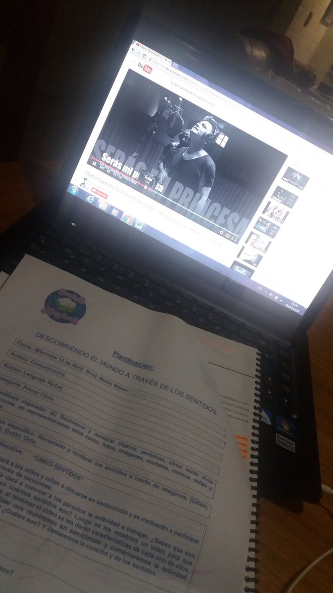 Valevargascar's tweet photo. Tocó fds de trabajo pero acompañada💞 @guerreromario #benditalocura #animovale 📚📑 #planificaciones #proyecto ! https://t.co/H4ZoHqaaaN