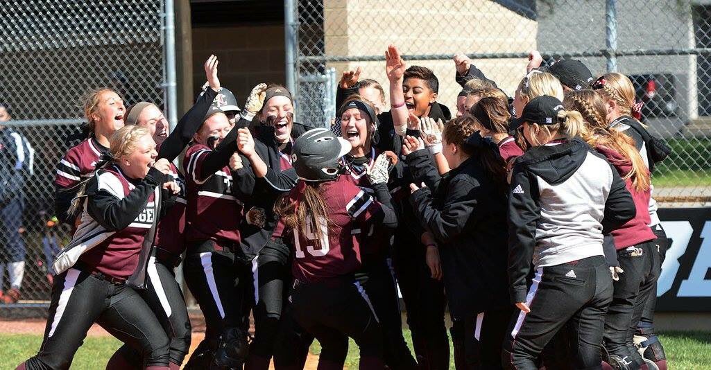 CVilleLTS's tweet photo. Congratulations to Senior Shelby Ray on 1st career HOMERUN today on #SeniorDay. #LTS @_ShelbyRay_ https://t.co/f2v7PxgraA