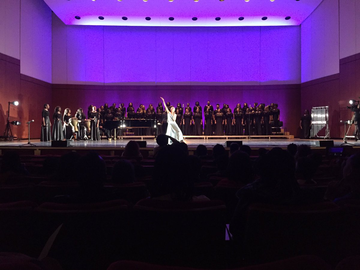 SpelmanCollege's tweet photo. Urban Bush Women perform w/ Dianne McIntyre & Glee Club #SpelmanInauguration #SpelmanForEquality #Spelman10thPres https://t.co/1lfwsj7dLv