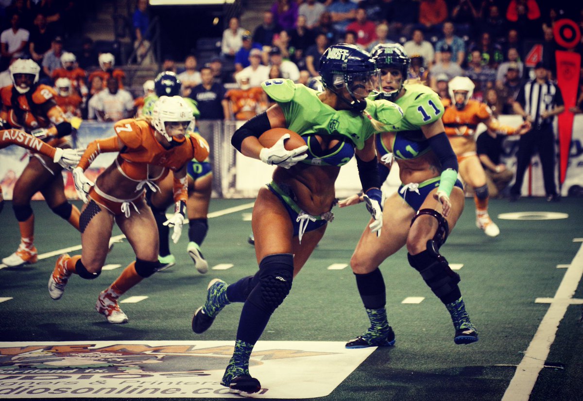 EXTFootball's tweet photo. Seattle Mist take a dominating 22-8 lead over Austin Acoustic at the end of the First Half. #AUSvsSEA https://t.co/ZqWcfQb5Ho