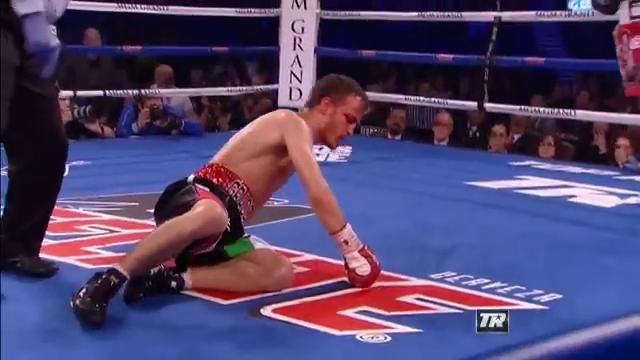 TotalChannel's tweet photo. ¡Vaya pedazo de gancho de izquierdas de #OscarValdez que ha noqueado a #Gradovich ganando así el combate!#PacBradley https://t.co/rbEAI2pPlu