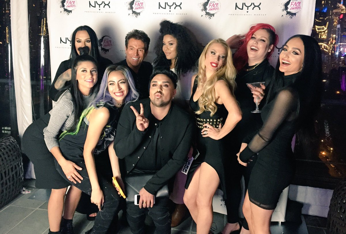 NYXCosmetics's tweet image. Living that rooftop VIP life like💃🏻🗽#imatsny #nyxcosmetics