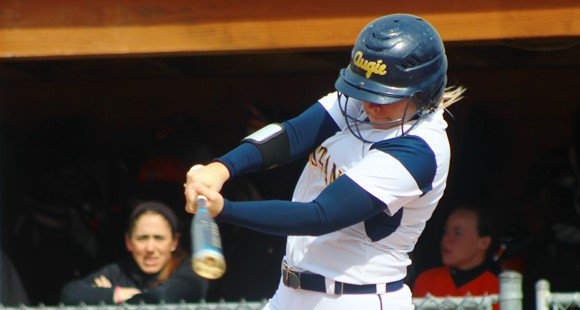 Augie softball sweeps Carthage in CCIW action today. <a href="/AUGIESFTBLL/">AUGUSTANA SOFTBALL</a> athletics.augustana.edu/news/2016/4/9/…