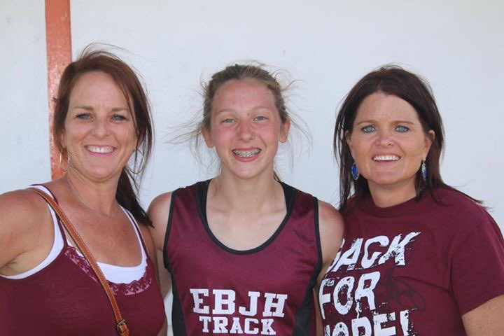 DarlaWootan's tweet image. Fun watching my niece kill it today in track. #5goldmedals 12.96 for 100meters 7th grade #fastkid #proudaunts