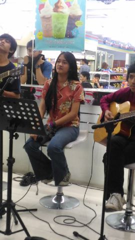 Taken by : aa indomart =)), caleuy belum siap jol cekrek jhaa