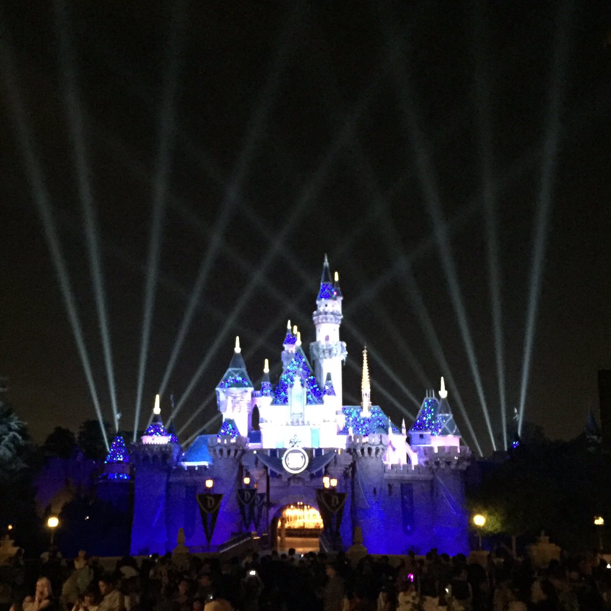 letsdance924's tweet photo. Back to reality. I miss @Disneyland already! I didn't want to leave! https://t.co/599Zuo4DlE