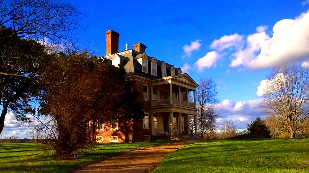 secret007gal's tweet photo. Loved how this photo turned out, Shirley Plantation in Feb. #virginiaisforlovers #history #SouthernCharm #Virginia https://t.co/7oiEBZqGli