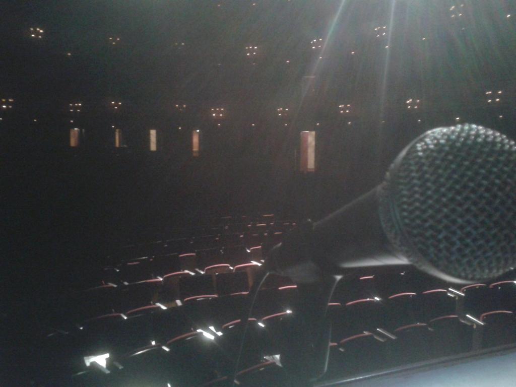 RiqueroPablo's tweet photo. Prueba de sonido previo al show..en el Teatro Solis, con los Mareados https://t.co/C8IwMyH3UO