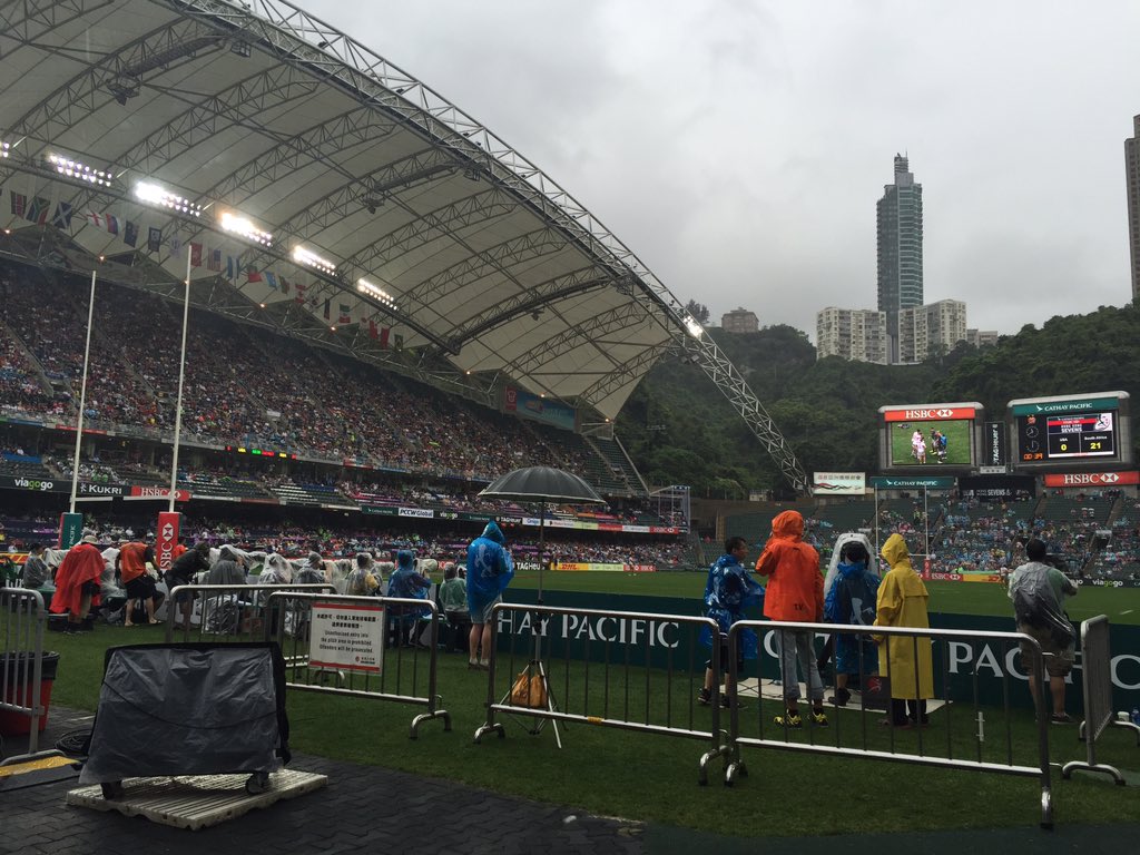 EnglandRugby's tweet photo. Good morning from a very wet #HK7s ☔️ Watch England play Australia in the QFs at 5.04am BST LIVE on SS2 https://t.co/UFuW2OHUCG