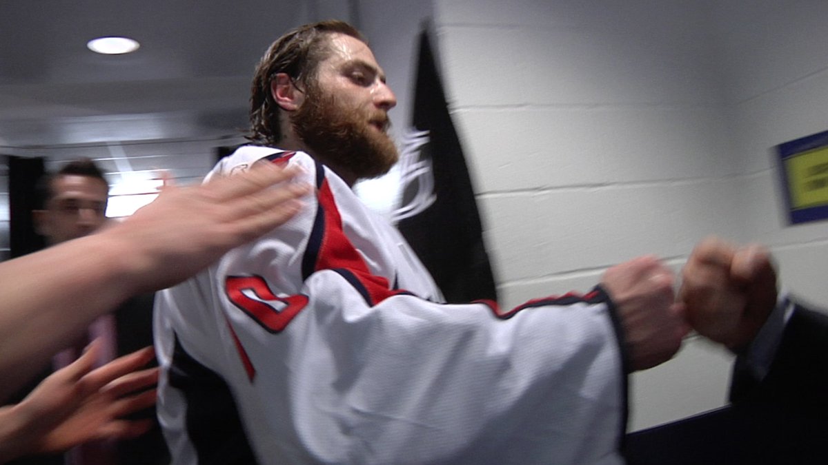 EXCLUSIVE! Check the locker room after @Holts170 matches the record plus meeting Brodeur. monumentalsportsnetwork.com/videos/snapsho…