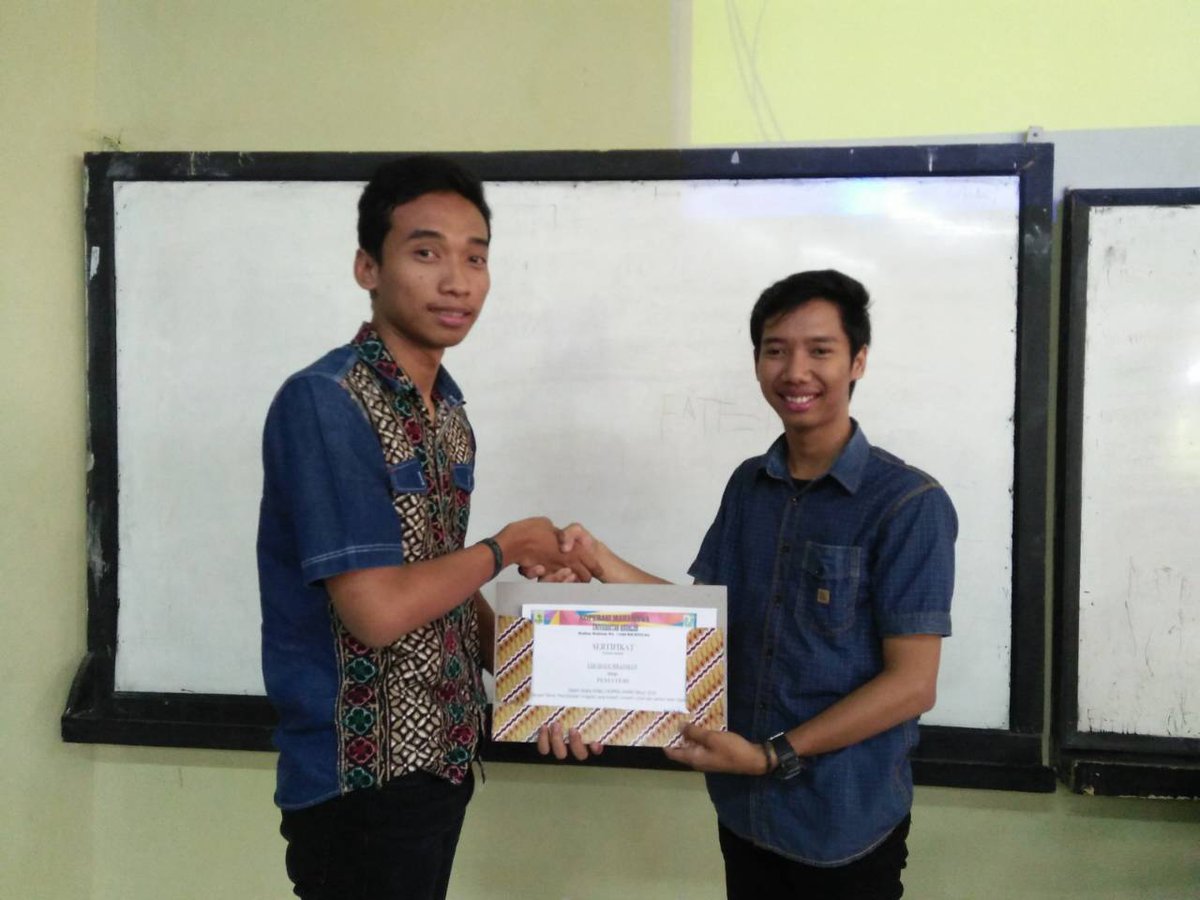 kopmaunand's tweet photo. Penyerahan kenang kenangan oleh Kabid PSDA Achmad Syai'u Wijaya kepada pemateri Iar Ibadurrahman.. https://t.co/u4aphcdlOF