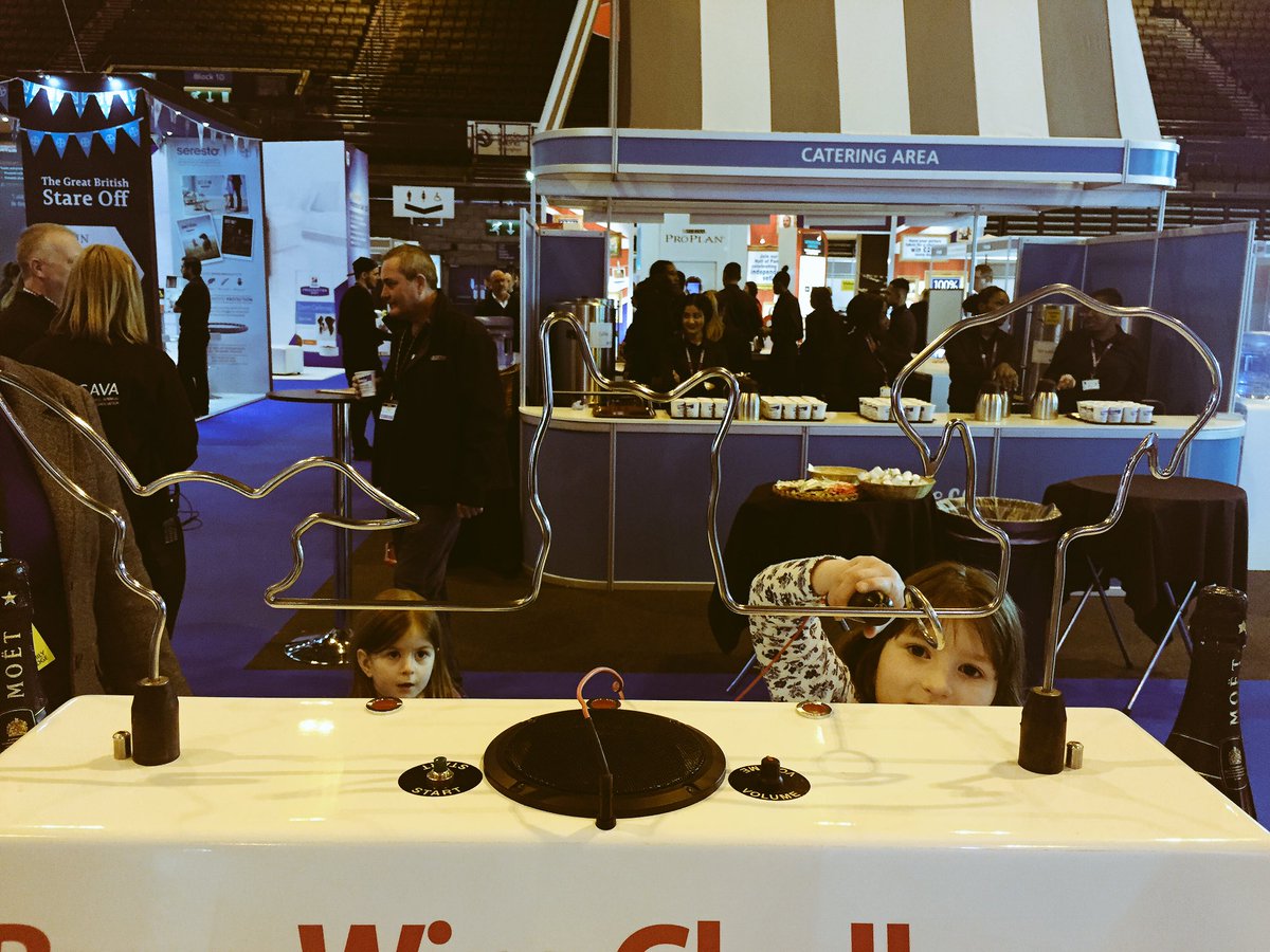 mena_tweet's tweet photo. Future surgeons! @VetPractitioner @Vets4PetsGroup #bsava2016 https://t.co/4DrF6kSfE5