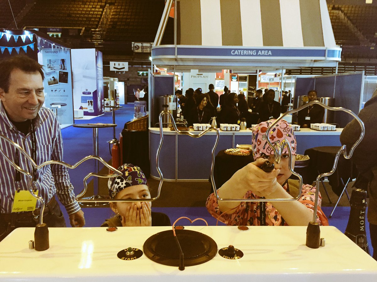 mena_tweet's tweet photo. Future surgeons! @VetPractitioner @Vets4PetsGroup #bsava2016 https://t.co/4DrF6kSfE5