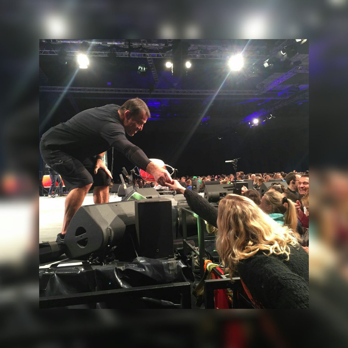 JuneNoa's tweet photo. @tony robbins Rocks!! Geweldig en dankbaar weekend gehad in Londen!! #unleash the power within https://t.co/5lcgEGKXbI