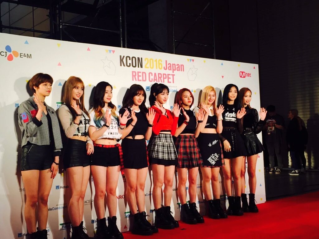 [트와이스] 오늘자 일본공연 레드카펫 직찍사진(트둥이들이 또?) | 인스티즈