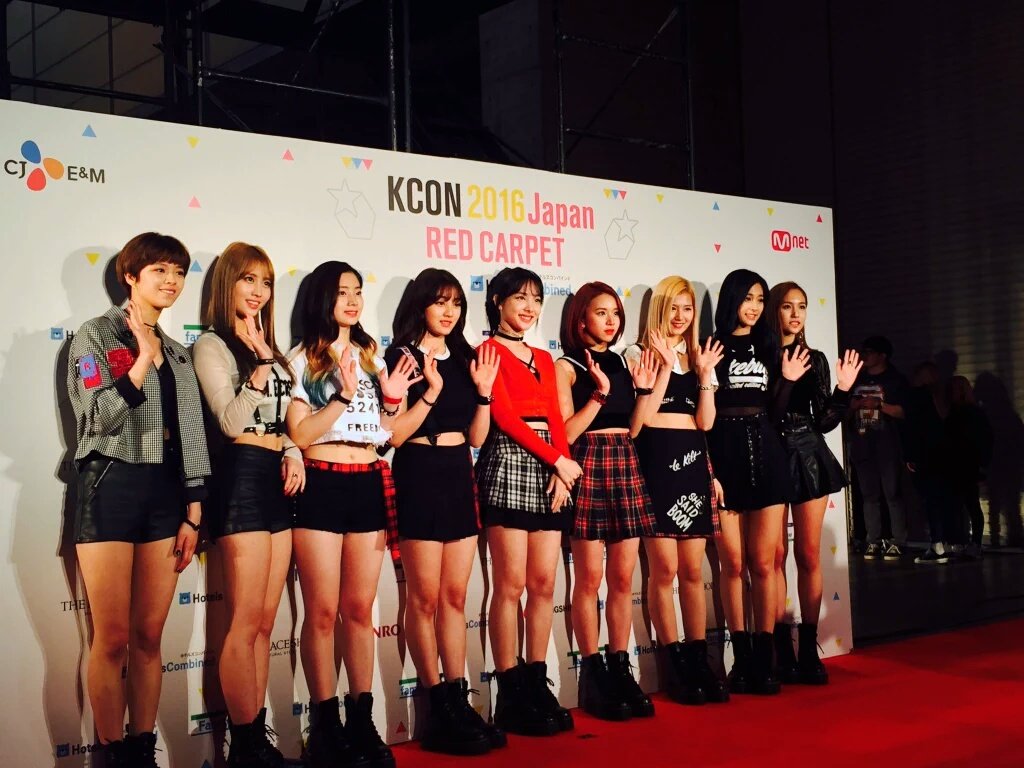 [트와이스] 오늘자 일본공연 레드카펫 직찍사진(트둥이들이 또?) | 인스티즈