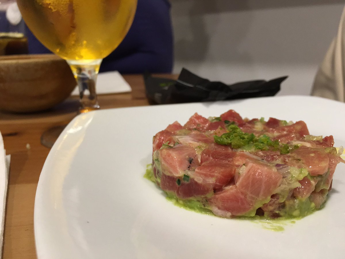SevillaFood's tweet photo. Tartar de atun rojo (de temporada), guacamole, y cebolla morada 👌🏼 / @detradevo #tradevo #sevillafood #sevilla https://t.co/dtkNXho0Qg