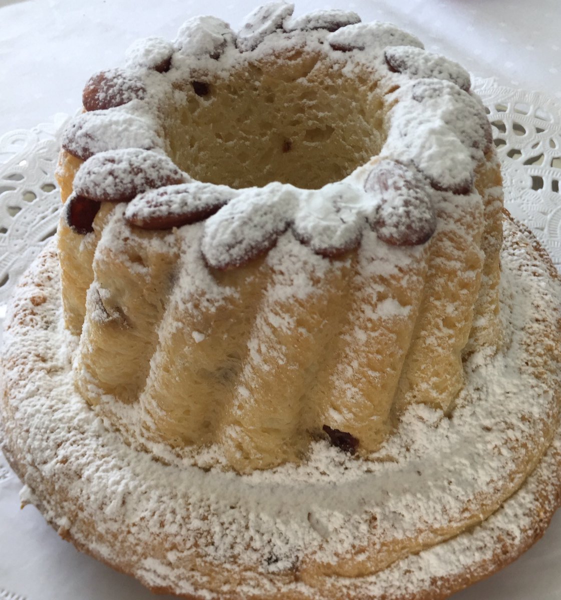 SPianistka's tweet image. Petit déjeuner comme en #Alsace:Délicieux #Kougelhopf maison selon la recette de la merveilleuse Christine #Ferber😋