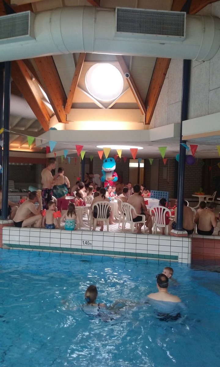 Geweldige sfeer op de verjaardag van Zed in zwembad Aquarijn